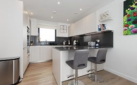 Beach Front 2Bed Sea View & Parking